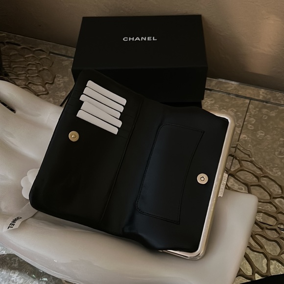 New Chanel Clutch with Gold Chain Full Set - Picture 4 of 11